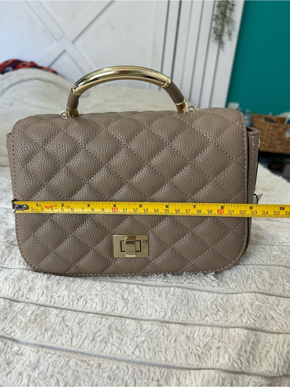 Elizabeth Grant Quilted Crossbody Bag with Gold Hardware - Picture 10 of 11